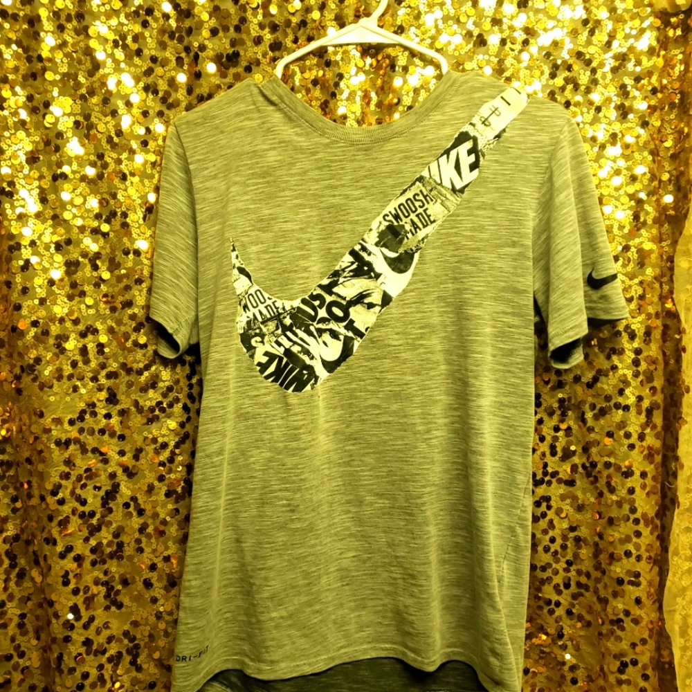 Nike dri fit sz medium like new